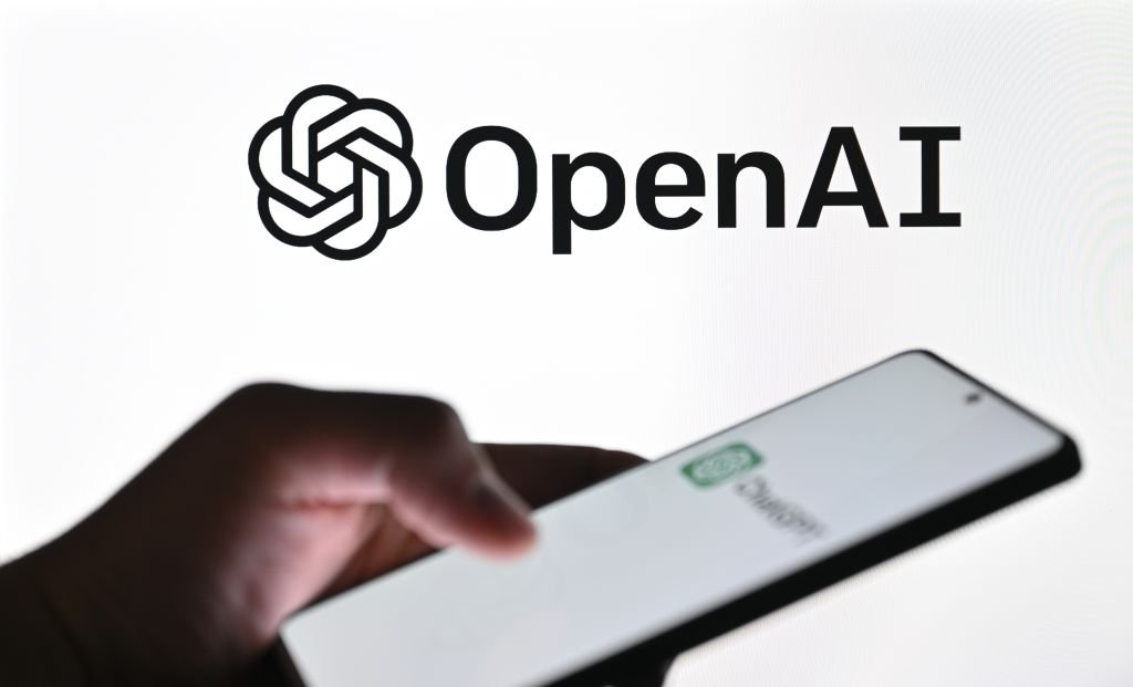 ChatGPT passa a sugerir produtos com base em busca, mas OpenAI nega que sejam anúncios