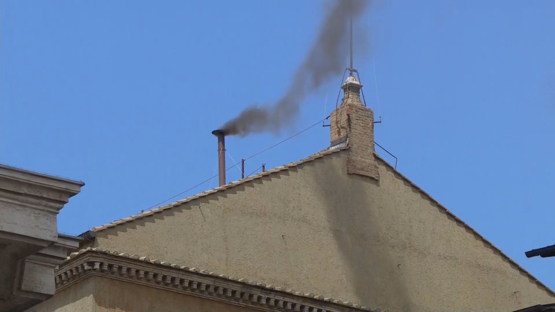 Conclave: Cardeais farão novas votações nesta quinta após fumaça preta